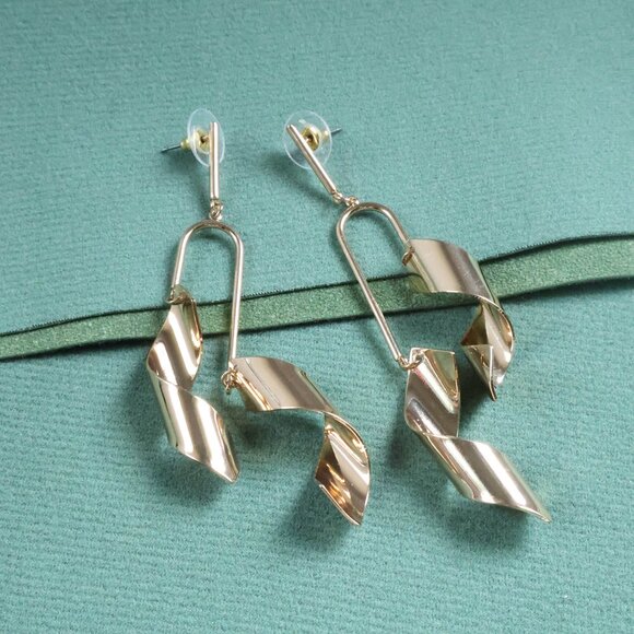 Express Twisted Gold Dangle Earrings Chic Trend Jewelry Women Gift - Picture 2 of 2